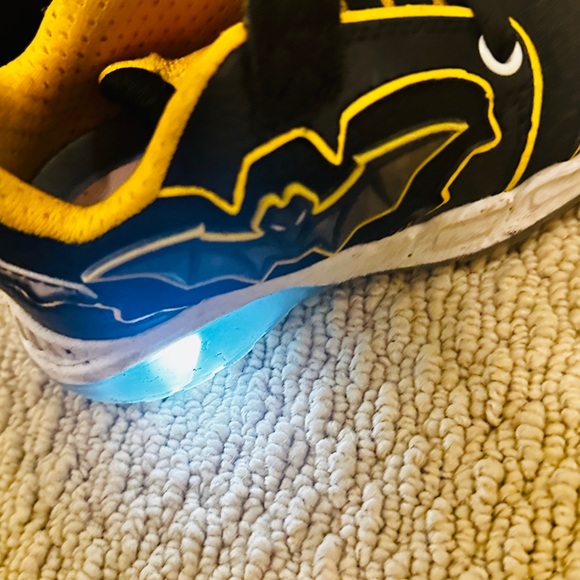 GEOX w/flash light on excellent used conditional size small boy 25 - Picture 4 of 4